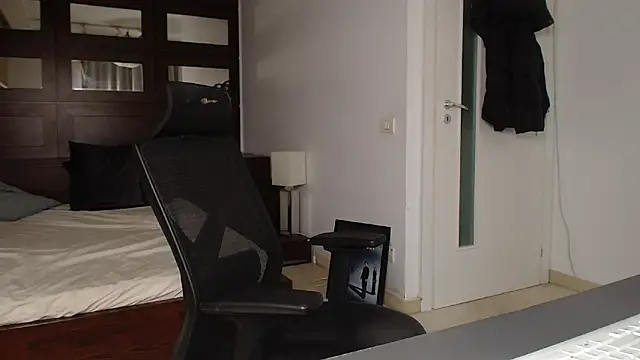 ElijahThorne live sex cam