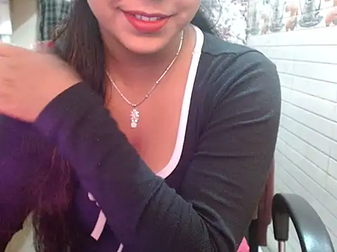 LovingPihu live sex cam