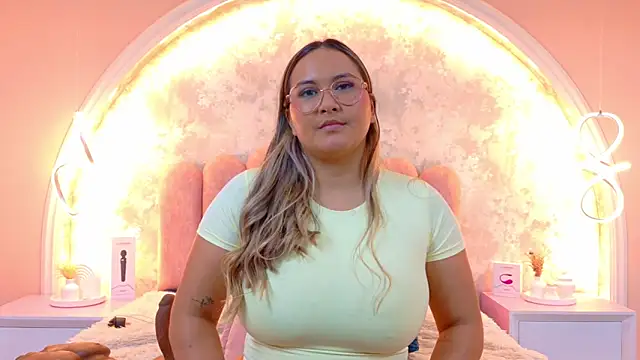 MiaLaurents live sex cam