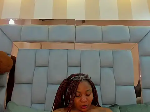 nefferetcharlotte's cam snapshot