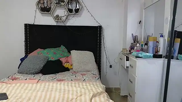 charlotte_077's cam snapshot