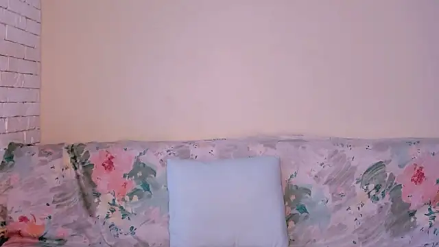 Elle_Pearl_'s cam snapshot