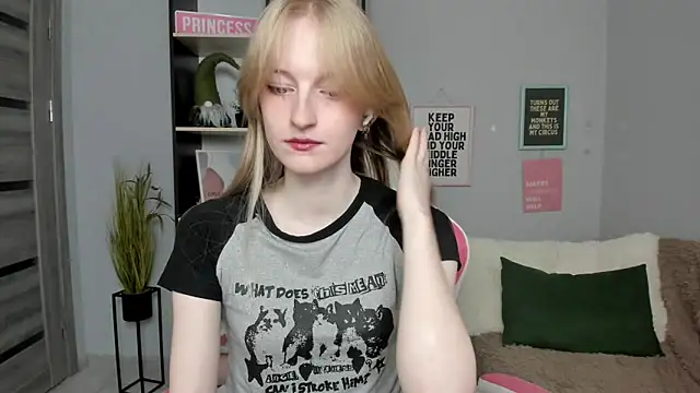 Cinnabonnn_'s cam snapshot