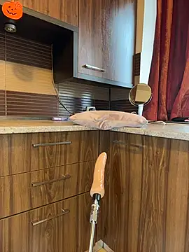 Hotmomcheckk_'s cam snapshot