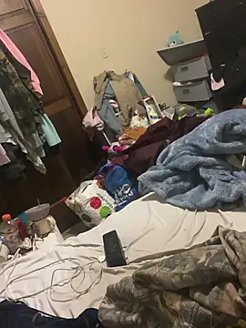 adventuresinsky's cam snapshot