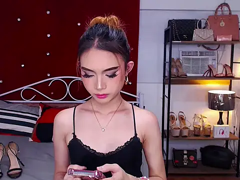 MeatyhorsecockMistress live sex cam