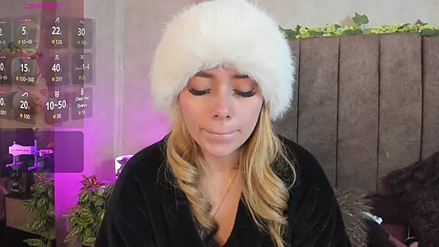 LanaMills_'s cam snapshot