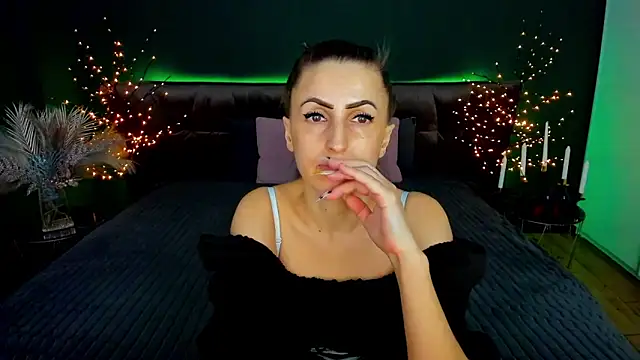 Rebecca_Diamond's cam snapshot