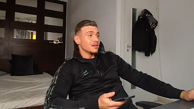 ElijahThorne's cam snapshot