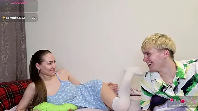 Emily_and_Ilumi live sex cam