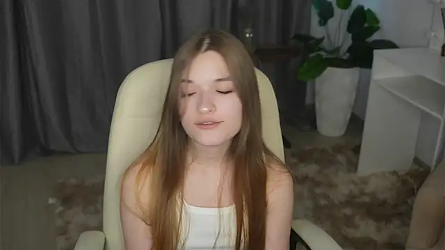 EmmalineKearl's cam snapshot