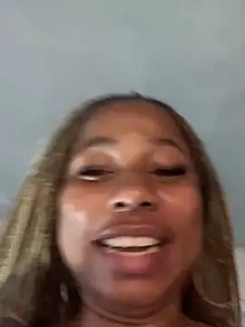 CurvyDesire1's cam snapshot