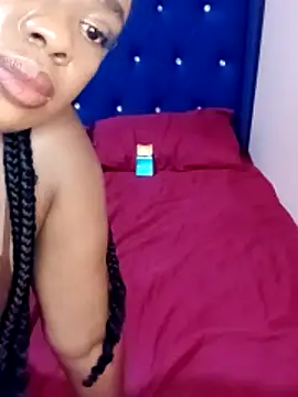 Luciouslips00's cam snapshot