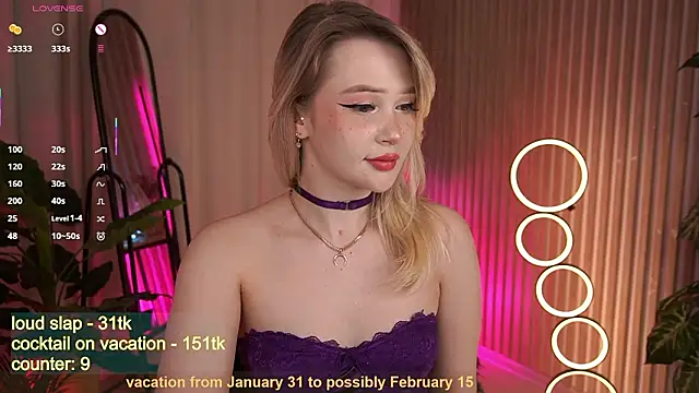 LauraWifeness live sex cam