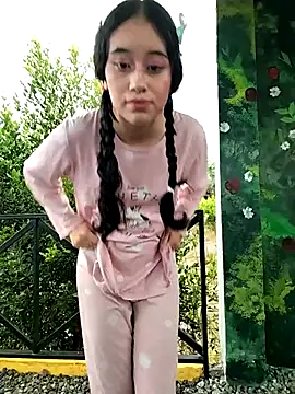 l0lita_emi live sex cam