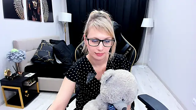 LindaSandy_1's cam snapshot