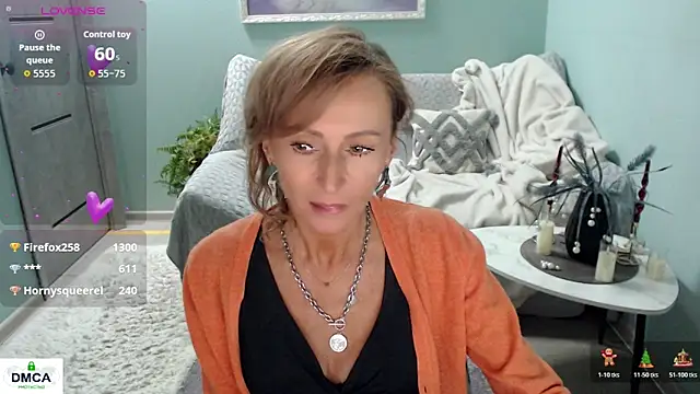 HornyMilf_777's cam snapshot