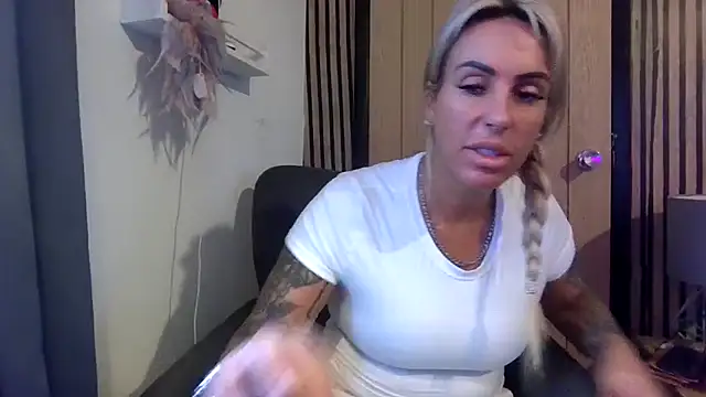 poppyinga1's cam snapshot