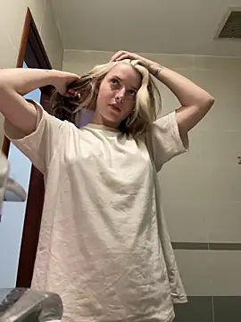 LoraaDoll's cam snapshot