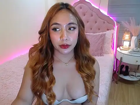 ur_seductivelaura live sex cam