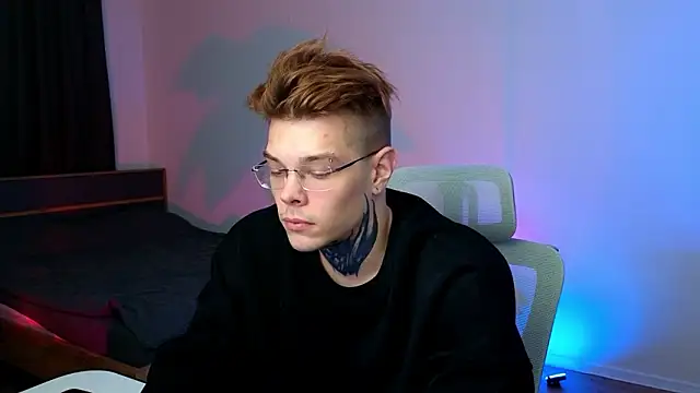 DENIS_HERE's cam snapshot