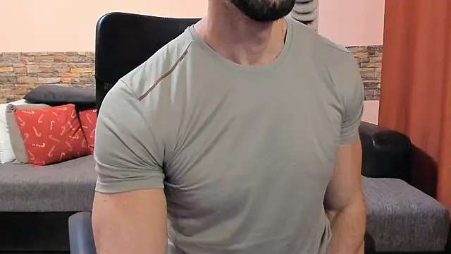 HotHunkTrainer live sex cam