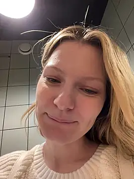 MaryHiggins's cam snapshot