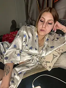 Luna1114 live sex cam