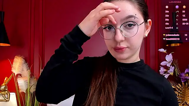 GiaCale live sex cam