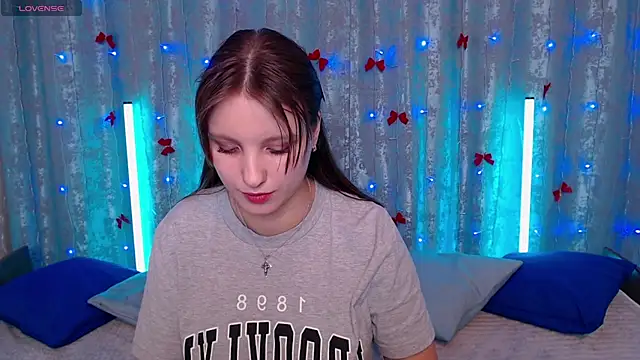 Leonaalove's cam snapshot