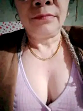 small-house123's cam snapshot