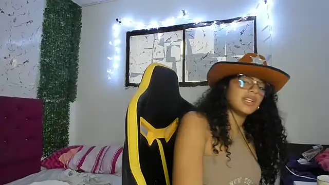 emily_stars1's cam snapshot