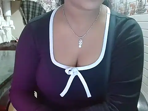 LovingPihu's cam snapshot