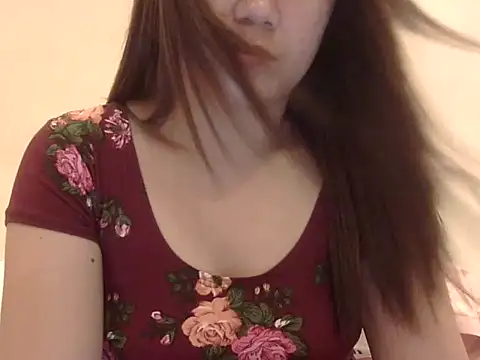 Lovelyclaya's cam snapshot