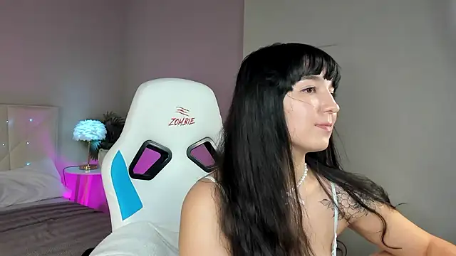 Lunara_Aura's cam snapshot