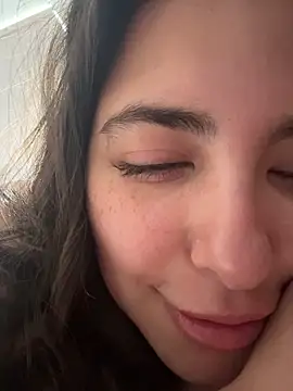 sukhakunis1 live sex cam