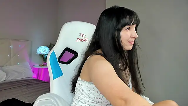 Lunara_Aura's cam snapshot