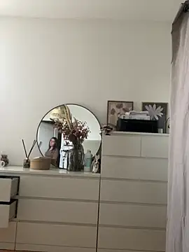 Petite_minette30 live sex cam