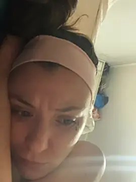 bunnythetailor's cam snapshot