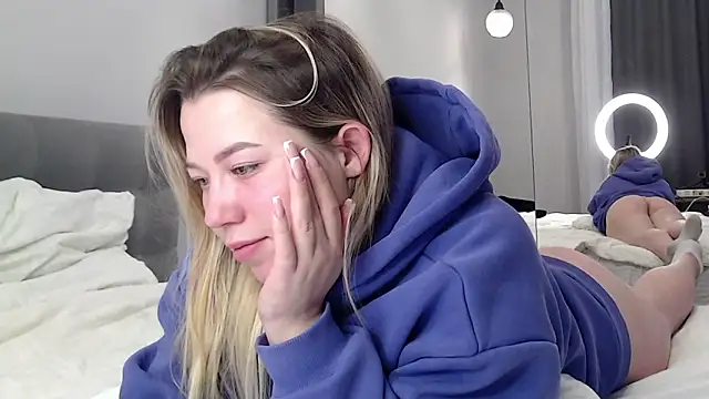 Embersweetbunny's cam snapshot