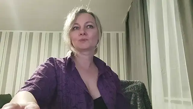 EdithManning's cam snapshot