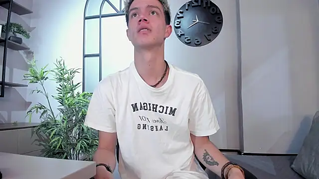 nicktorn's cam snapshot