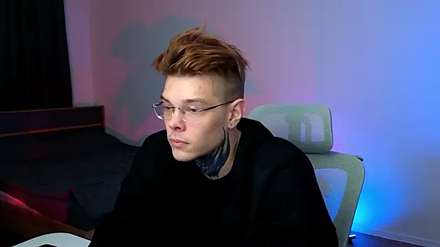 DENIS_HERE's cam snapshot