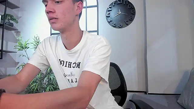 nicktorn's cam snapshot