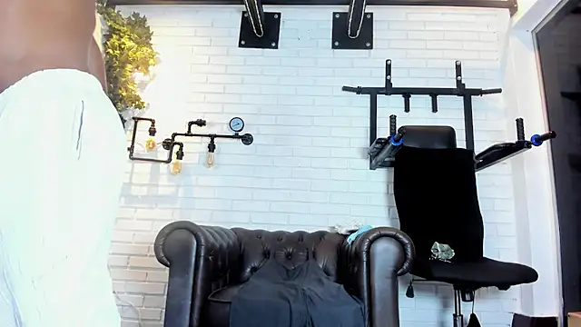 ItaloMoore live sex cam