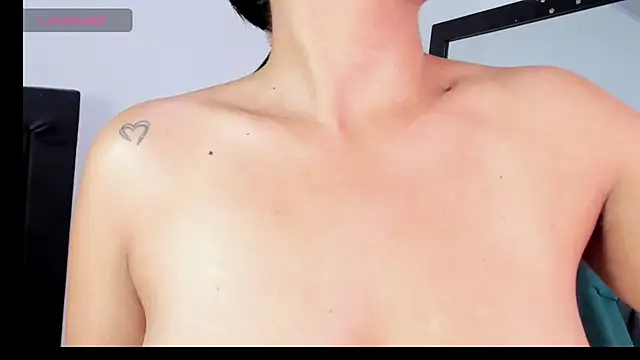 MaiaPetitte_'s cam snapshot