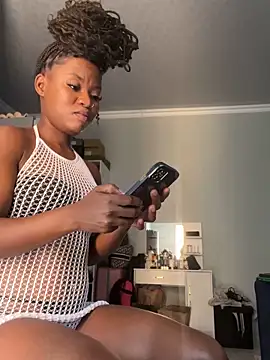 Prettybooty02's cam snapshot