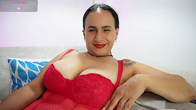 Sara_Charmy's cam snapshot