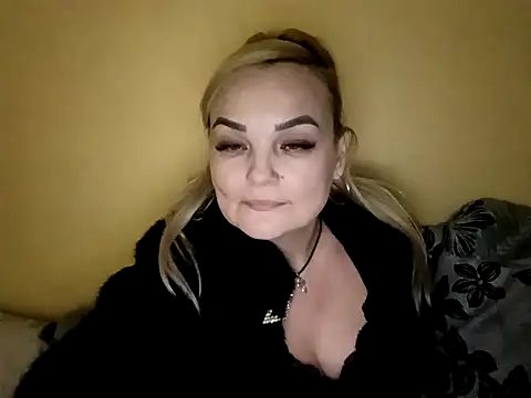 AureliaLove35's cam snapshot