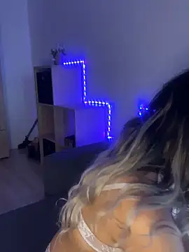 Mia_spicyy's cam snapshot